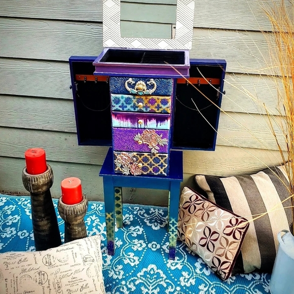 ANTIQUE THOMASVILLE FRENCH PROVENCIAL 9 drawer dresser - Picture 13 of 16